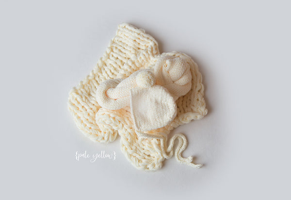 {PALE YELLOW} pom set